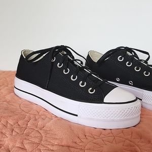 Converse Chuck Taylor All Star Lift Platform Women's Low Top Size 8 fit like 8.5